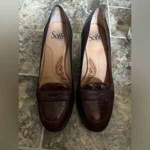 selling these gorgeous brown heels, size 7 1/2 in womens